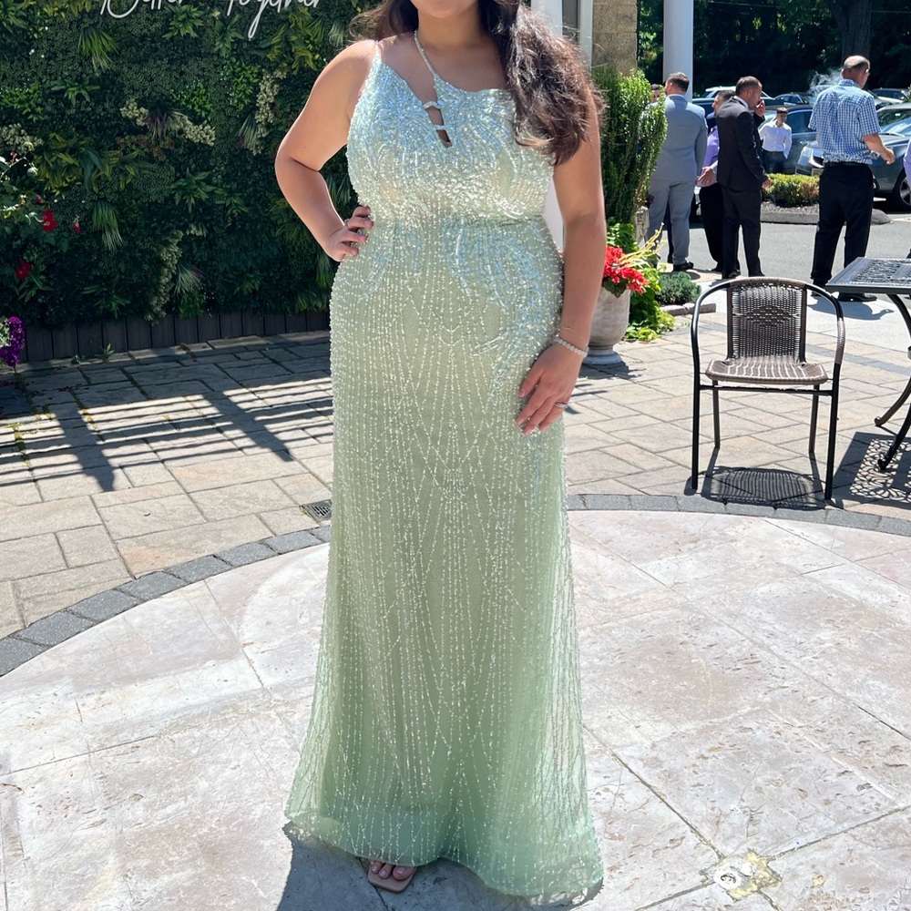 Elegant Mint Green Evening Gown